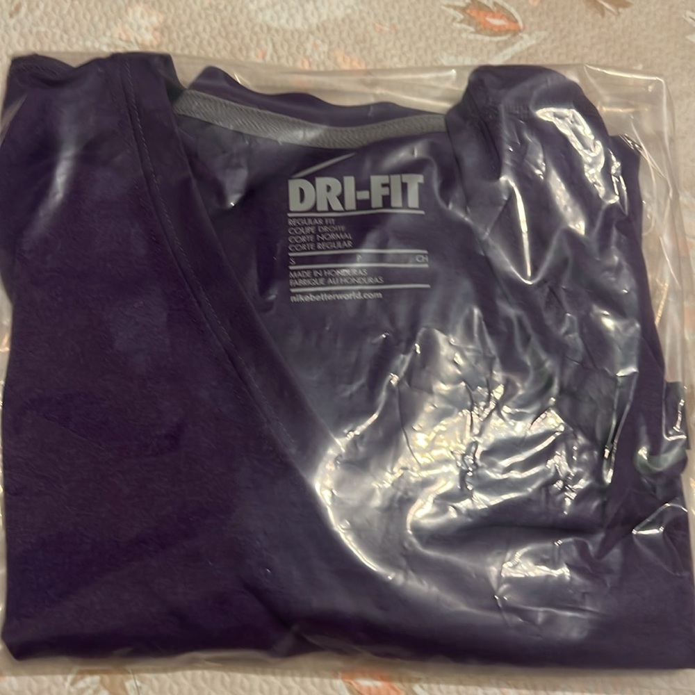 Nike Women's Purple Dri-FIT‎ V-Neck Top - Picture 7 of 7